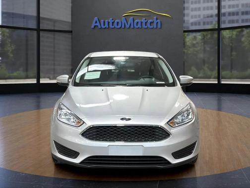 Ingot Silver Metallic 2018 Ford Focus SE