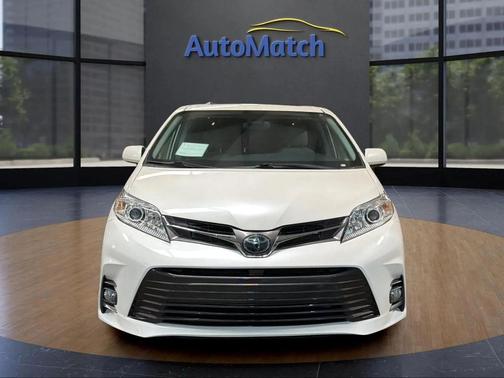 2019 Toyota Sienna XLE