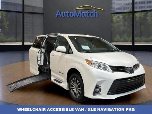2019 Toyota Sienna XLE