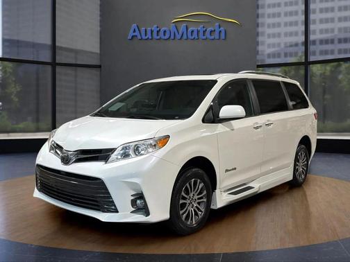 2019 Toyota Sienna XLE