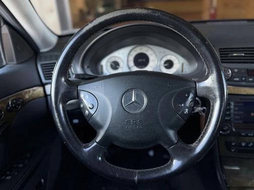 Black 2005 Mercedes-Benz E-Class 5.0L