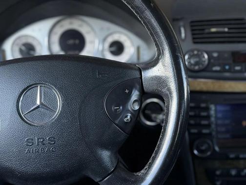 Black 2005 Mercedes-Benz E-Class 5.0L