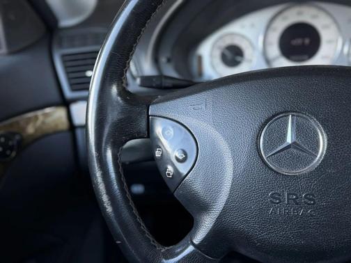 Black 2005 Mercedes-Benz E-Class 5.0L