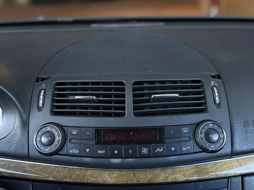 Black 2005 Mercedes-Benz E-Class 5.0L