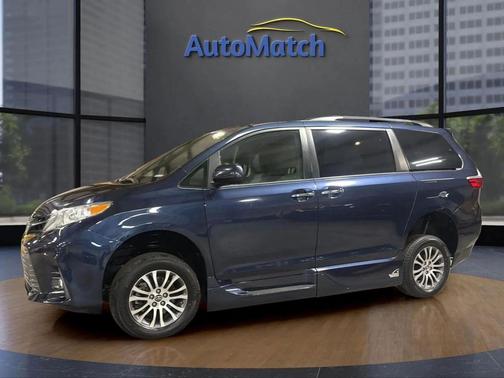 2019 Toyota Sienna XLE