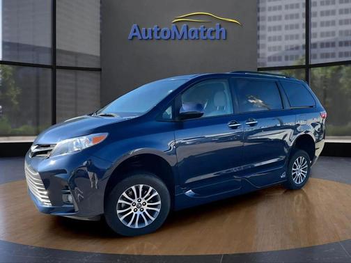 2019 Toyota Sienna XLE