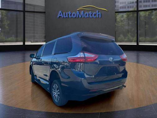 2019 Toyota Sienna XLE