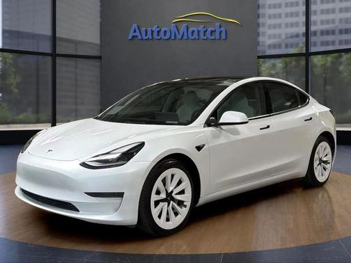 Pearl White Multi-Coat 2023 Tesla Model 3 Standard Range