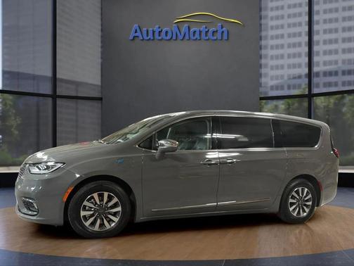 Ceramic Gray Clearcoat 2022 Chrysler Pacifica Hybrid Limited