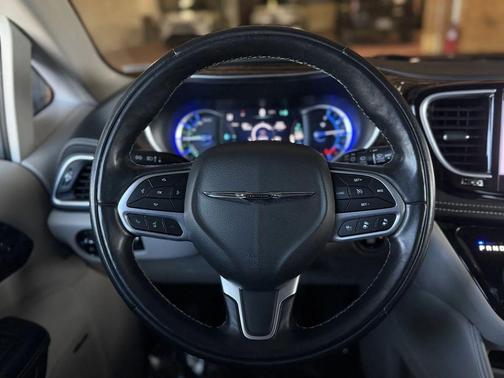 Ceramic Gray Clearcoat 2022 Chrysler Pacifica Hybrid Limited
