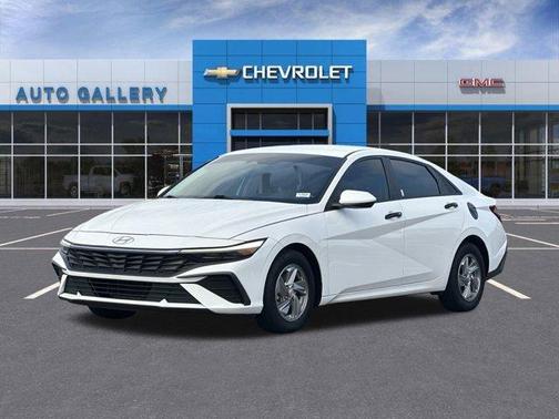 White 2024 Hyundai ELANTRA SE
