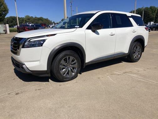Glacier White 2024 Nissan Pathfinder S