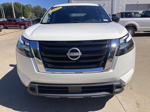 Glacier White 2024 Nissan Pathfinder S