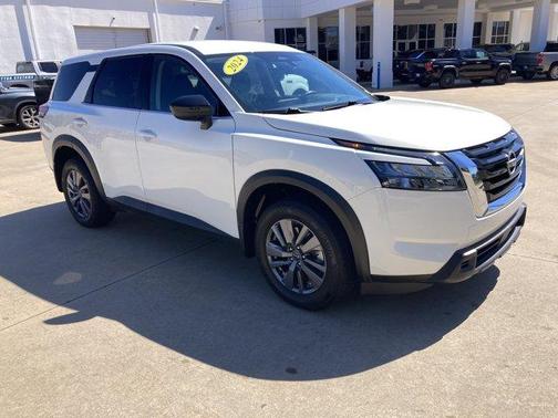 Glacier White 2024 Nissan Pathfinder S