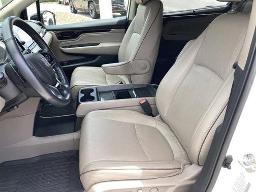 White 2022 Honda Odyssey Elite