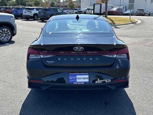 2021 Hyundai ELANTRA SEL
