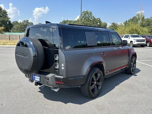 2025 Land Rover Defender P500 V8