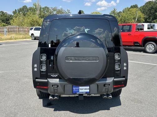 2025 Land Rover Defender P500 V8