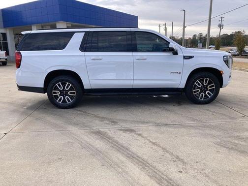 2022 GMC Yukon XL AT4