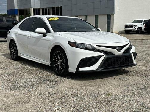 White 2022 Toyota Camry SE