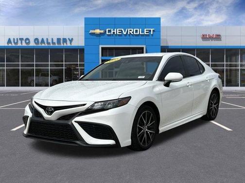 White 2022 Toyota Camry SE