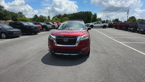 2022 Nissan Pathfinder Platinum