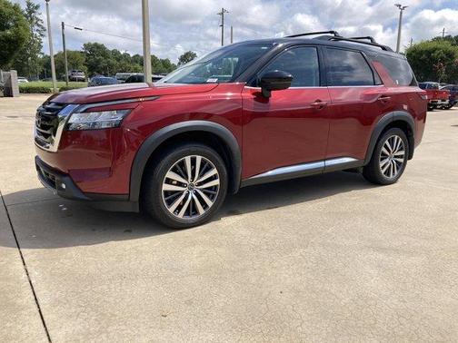 2022 Nissan Pathfinder Platinum
