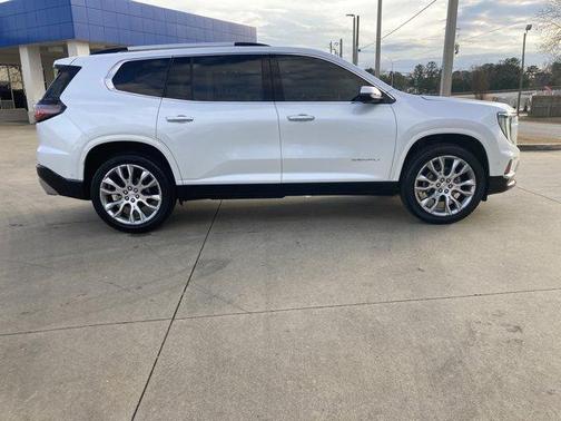 2025 GMC Acadia Denali