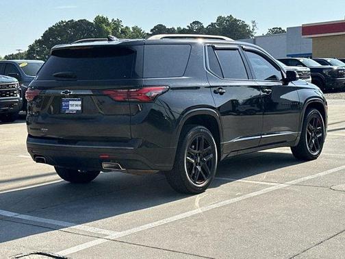 Mosaic Black Metallic 2023 Chevrolet Traverse Premier