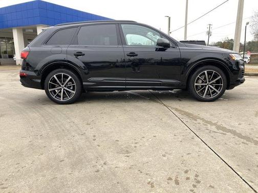 2023 Audi Q7 55 Premium Plus