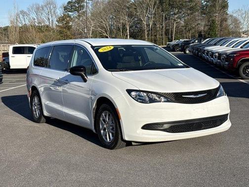 2024 Chrysler Voyager LX