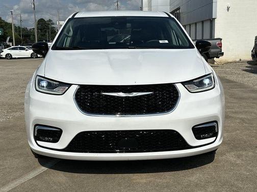 Bright White Clearcoat 2024 Chrysler Pacifica Touring-L