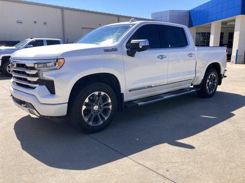 Iridescent Pearl Tricoat 2023 Chevrolet Silverado 1500 High Country