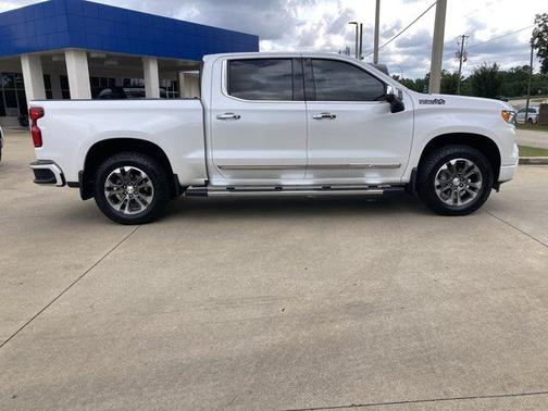 Iridescent Pearl Tricoat 2023 Chevrolet Silverado 1500 High Country