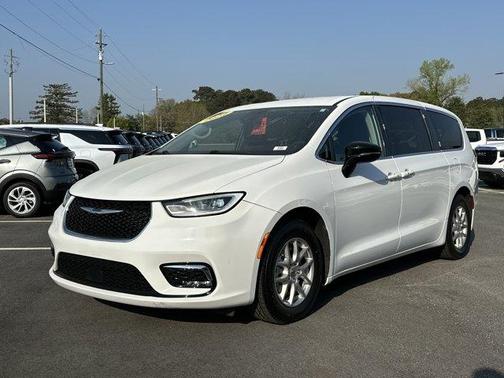 2024 Chrysler Pacifica Touring-L