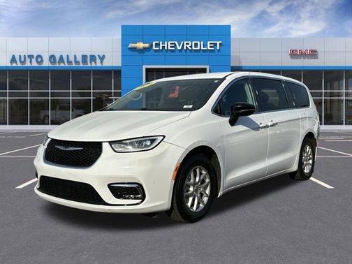 2024 Chrysler Pacifica Touring-L