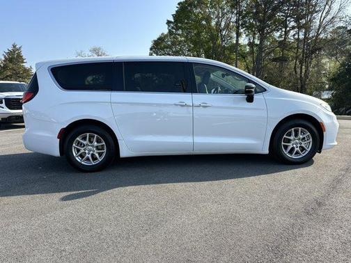 2024 Chrysler Pacifica Touring-L