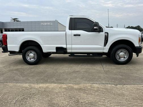 Oxford White 2023 Ford F-250 XL