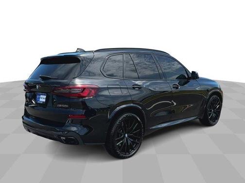 2022 BMW X5 M50i