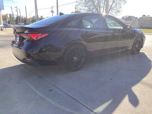 2022 Toyota Avalon Hybrid XSE Nightshade