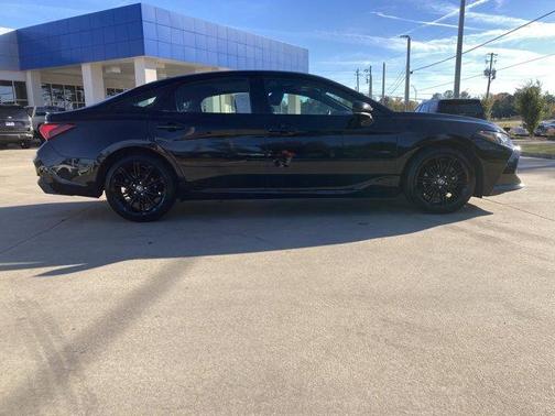 2022 Toyota Avalon Hybrid XSE Nightshade