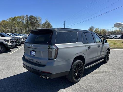 2025 Chevrolet Suburban RST