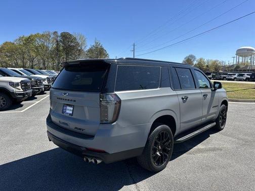 2025 Chevrolet Suburban RST