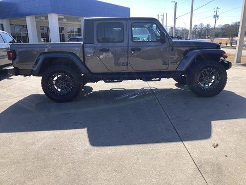 2023 Jeep Gladiator Sport