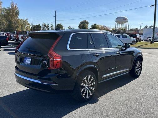 2025 Volvo XC90 B5 Core