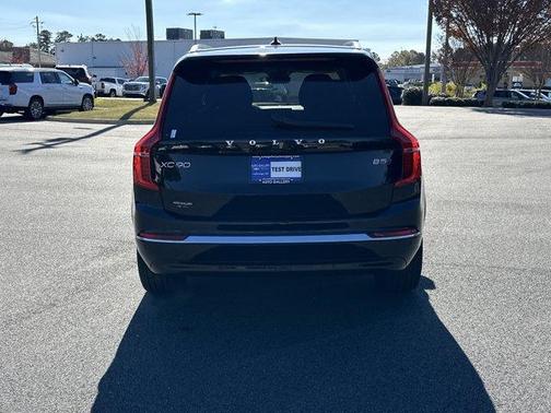 2025 Volvo XC90 B5 Core