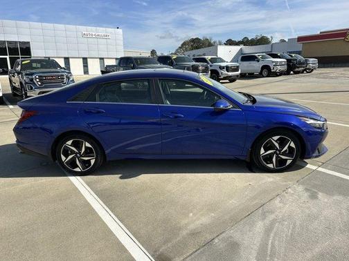 2022 Hyundai ELANTRA Limited