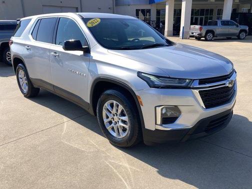 Silver Ice Metallic 2022 Chevrolet Traverse LS