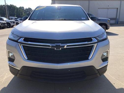 Silver Ice Metallic 2022 Chevrolet Traverse LS