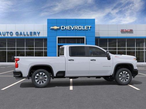Summit White 2026 Chevrolet Silverado 2500 Custom
